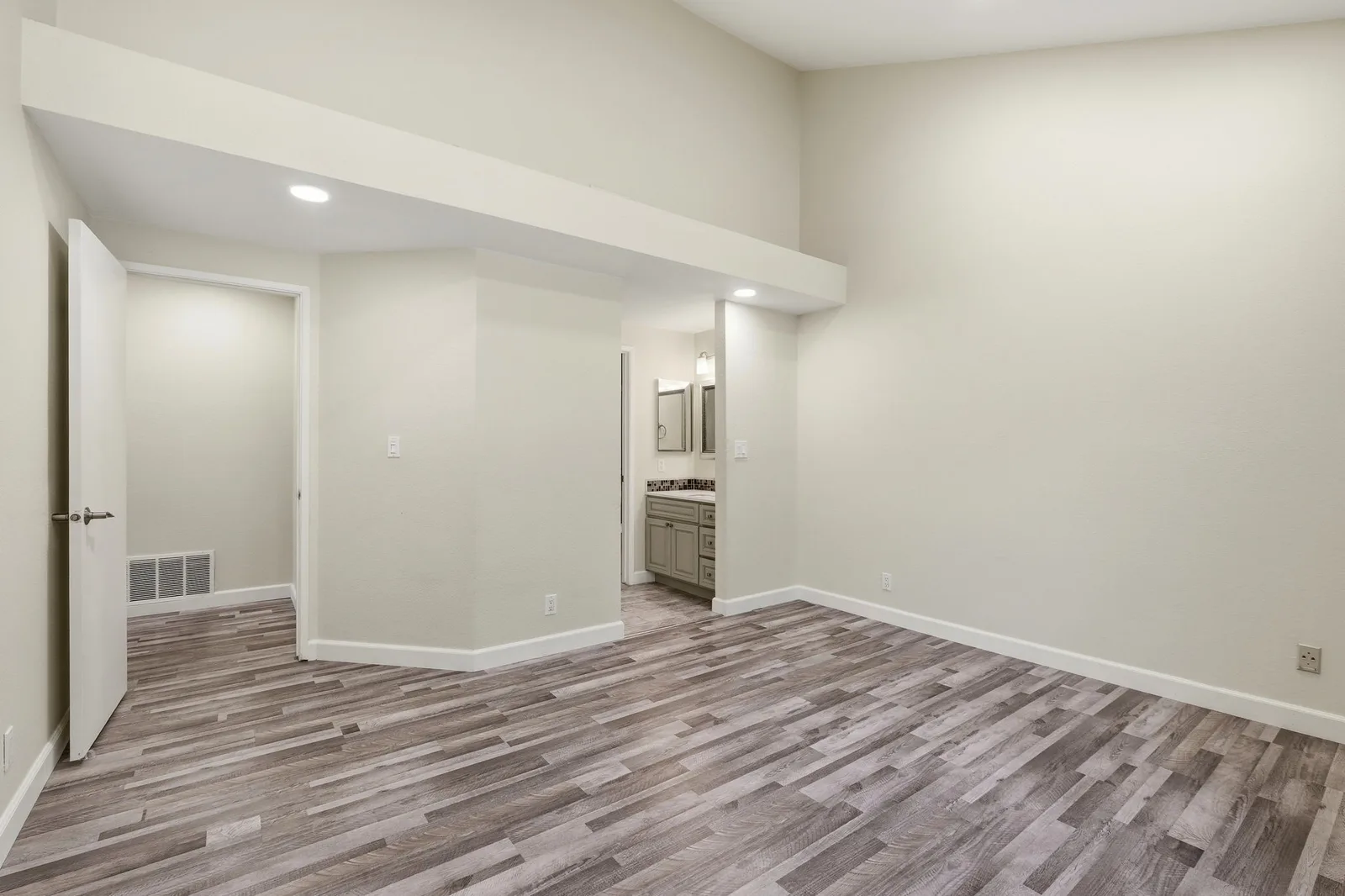 Recámara principal en 2300 Lake Park Ct
